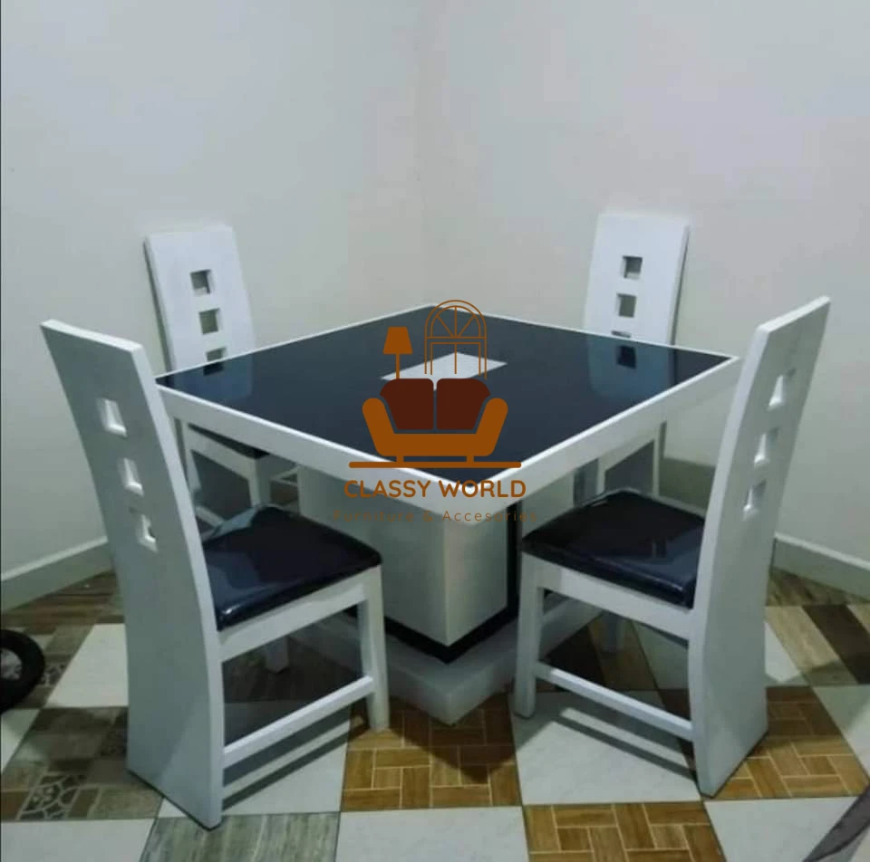 4-Seater With Center Table
